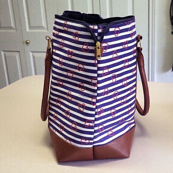 Navy & Blue Striped Carry-on Tote Bag with Red Hearts, Xtra Large - Picture 4 of 12
